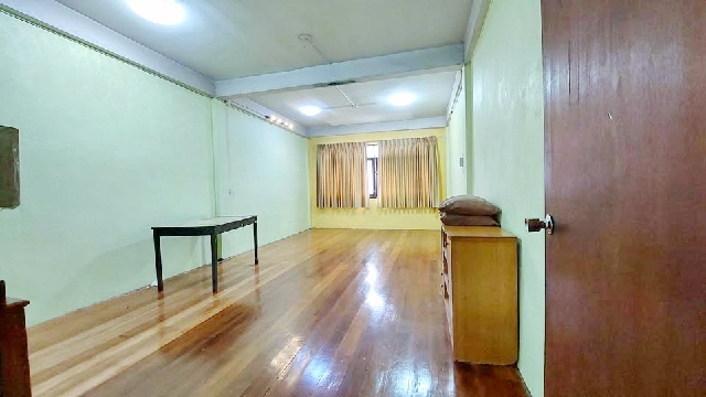 เดอะ มอลล์ บางกะปิ 700 ม.MRT แยกลำสาลี 300 ม. อาคารพาณิชย์ 3 ชั้น 18 ตร.วา.220 ตร.ม.แอดเวนต์รามคำแหง 1.9 กม.3 นอน 2 น้ำ แหล่งช็อปปิ้ง