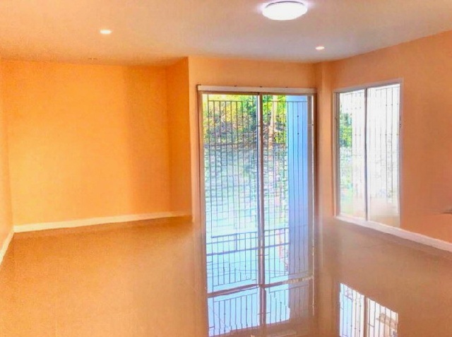 รัชดา MRT ห้วยขวาง 1กม. ประชาราษฏร์บำเพ็ญ ประชาอุทิศ  ให้เช่าทาวน์เฮ้าส์ 3 ชั้น 3 นอน 3 น้ำ  28 ตร.วา.340 ตร.ม.รร.นานาชาติเกศินี 1 กม.