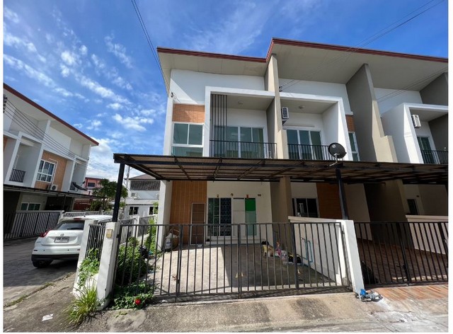 ขายทาวน์เฮ้าส์โครงการ เดอะ วิลเลจ ตำบลบ้านสวน อำเภอเมืองชลบุรี ชลบุรี