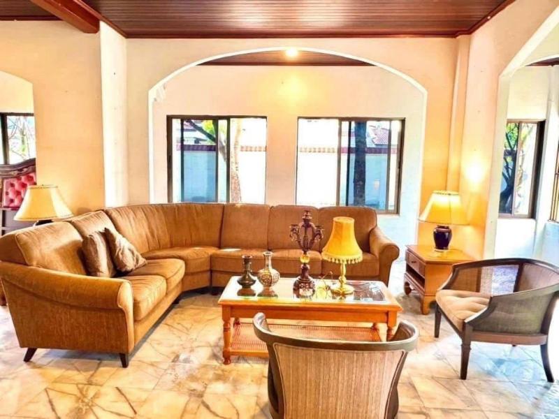 ให้เช่าบ้านเดี่ยว จ.นนทบุรี หมู่บ้านมณียา ท่าอิฐ หลังใหญ่ 150 ตรว. 