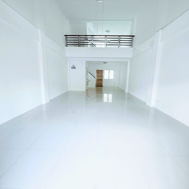 APL สุวรรณภูมิกิ่งแก้ว10-18 เมกะ บางนา 4กม.  อาคารพาณิชย์ 3.5 ชั้น 22 ตร.วา.350 ตร.ม. ไทย-จีน 3.5 กม. 3 นอน 3 น้ำ ถ.บางนา-ตราด กิ