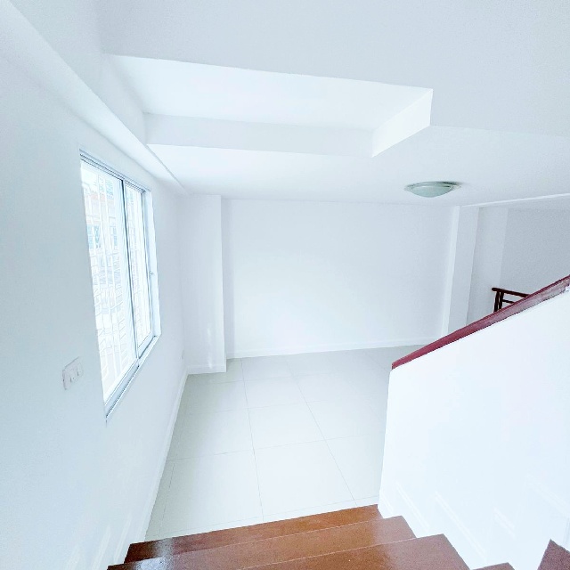 APL สุวรรณภูมิกิ่งแก้ว10-18 เมกะ บางนา 4กม.  อาคารพาณิชย์ 3.5 ชั้น 22 ตร.วา.350 ตร.ม. ไทย-จีน 3.5 กม. 3 นอน 3 น้ำ ถ.บางนา-ตราด กิ