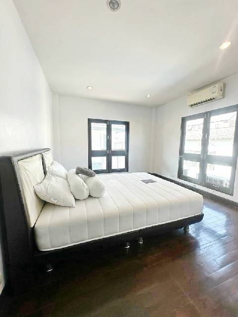 เลียบด่วนเอกมัย รามอินทรา MRTมัยลาภ 3กม. อารียา บ้านเดี่ยว 2 ชั้น 120 ตร.วา.350 ตร.ม. ตลาดหัวมุม นวมินทร์ ซิตี้ อเวนิว .3นอน