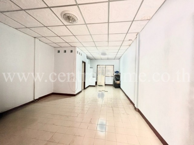 R1 ทาวน์เฮ้าส์ บ้านพิชาดา บ้านกล้วย ไทรน้อย ใกล้  MRT สถานีคลองบางไผ่