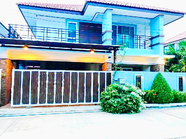 เกาะสิเหร่ โรบินสัน ภูเก็ต 3.7 กม.ให้เช่าคฤหาสน์ 2 ชั้น พร้อมเฟอร์ 52 ตร.วา.202ตร.ม.3นอน  ถ.ภูเก็ต 3 น้ำ ม.ราชภัฏภูเก็ต 3.6 กม.