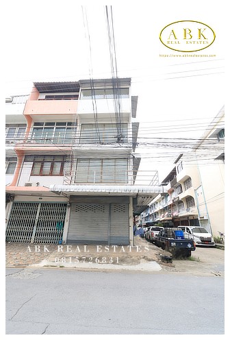 อาคารพาณิชย์ 4 ชั้น ห้องมุม ซ.ลาดพร้าว 64 แยก 2 ราคา 4.25 ล้านบาท