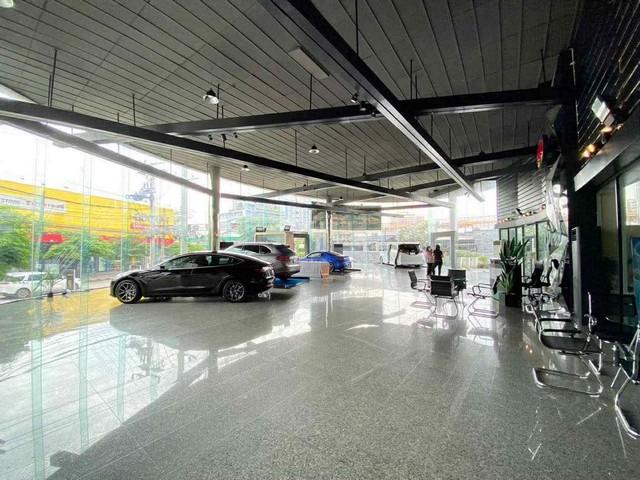 ให้เช่าโชว์รูมพร้อมศูนย์บริการ เนื้อที่ 1 ไร่ครึ่ง ถนนเหม่งจ๋าย เลียบทางด่วนรามอินทรา