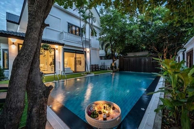 ให้เช่าพูลวิลล่า 2 ชั้น ตกแต่งสวยหรุ สไตล์โมเดิร์น เมืองเชียงใหม่