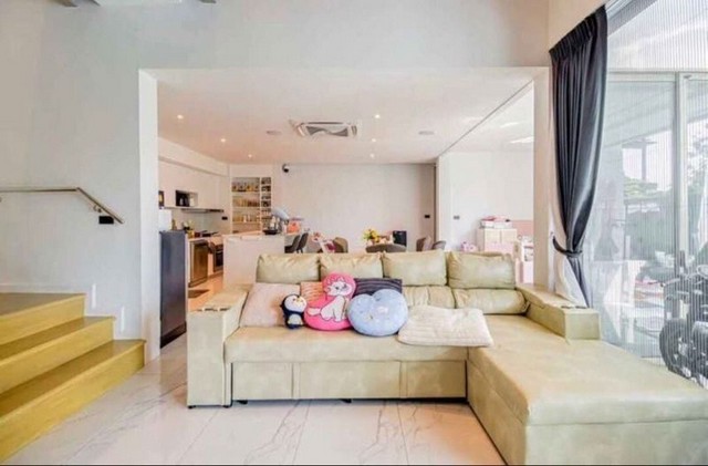 ราคาสุดคุ้มพูลวิลล่าหรู 2 ชั้น สไตล์โมเดิร์น บ้านในฝัน สันทรายน้อย