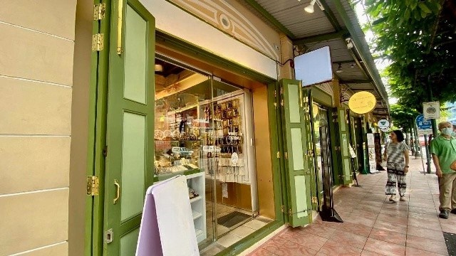 สำเพ็ง แยกราชวงศ์ MRTวัดมังกร 999ม. ทำเลทอง ติดถนนใหญ่  ให้เช่าร้าน 2.5 ชั้น 242 ตร.ม.29 ตร.วา.