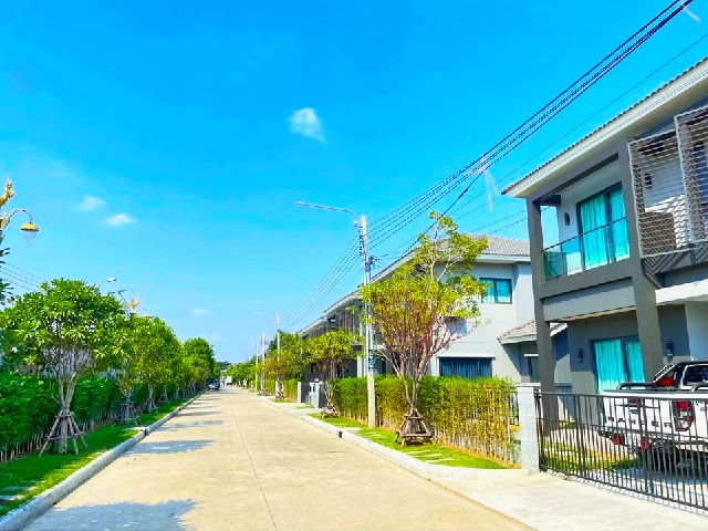  รพ.จุฬารัตน์ 9 แอร์พอร์ต 4 กม.รักสัตว์ บางนา-กิ่งแก้ว  แม็คโคร บางพลี 2 กม.ให้เช่าบ้านเดี่ยว 2ชั้น 50ตร.วา.200ตร.ม. เซนโทร 4 นอน 3 น้ำ