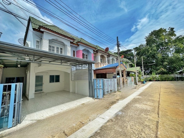 ทาวน์โฮมต่อเติมครบ พร้อมอยู่ ทำเล บางบัวทอง ม. กานต์มณี บางกรวย ไทรน้อย 27 ตร.วา หลังริม  ทำเลดี ใกล้รถไฟฟ้าสายสีม่วง