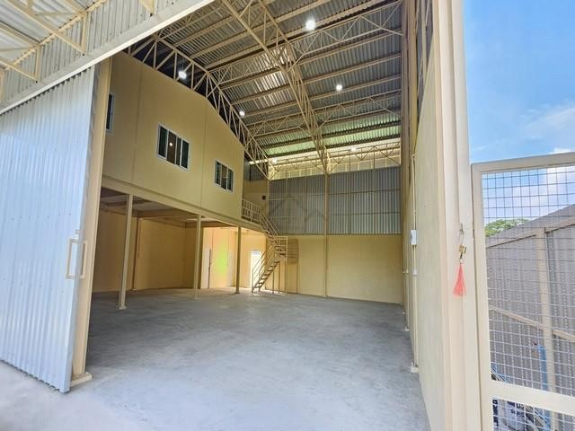 ให้เช่าโกดัง ถนนพัฒนาชนบท 4 สร้างใหม่ มีออฟฟิศ  ใกล้สนามบินสุวรรณภูมิ