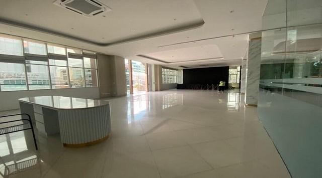 ให้เช่าอาคารพาณิชย์ 5 ชั้น ทาวน์อินทาวน์ ลาดพร้าว ขนาด1,500 ตรม.ทำเลดี ใกล้เลียบด่วนเอกมัย-รามอินทรา