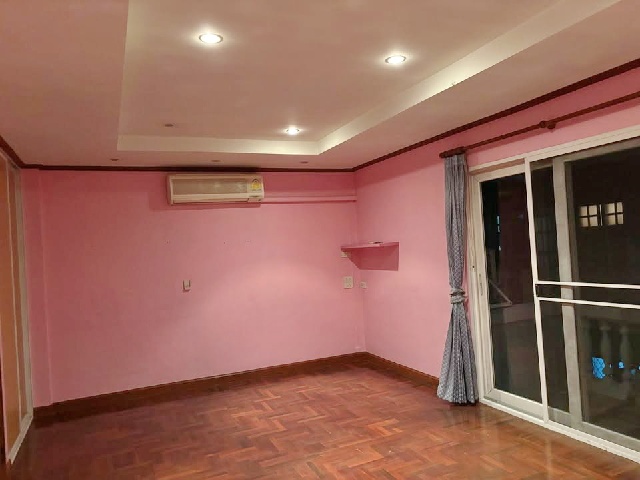 เลียบด่วนเอกมัย เซ็นทรัล อีสต์วิลล์ 1.9 กม. MRTลาดพร้าว71 200ม. ขาย-ให้เช่าทาวน์​โฮม 4 ชั้น 482ตร.ม.32 ตร.วา