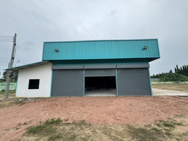 ให้เช่าโกดัง สร้างใหม่ 367 ตรม. เนื้อที่รวม2.5ไร่ อ.ศรีราชา จ.ชลบุรี ห่างจากถนนมอเตอร์เวย์สาย7 ประมาณ 4 กิโลเมตร