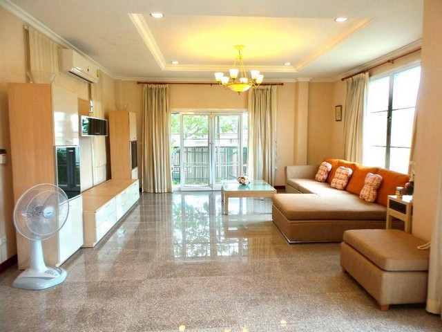 ให้เช่าบ้านเดี่ยว ซอยลาซาล ใกล้ โรงเรียนเซนโยเซฟบางนา ,โรงเรียนนานาชาติบางกอกพัฒนา, เซ็นทรัลบางนา, BTS สายสีเหลือง 500 ม. 