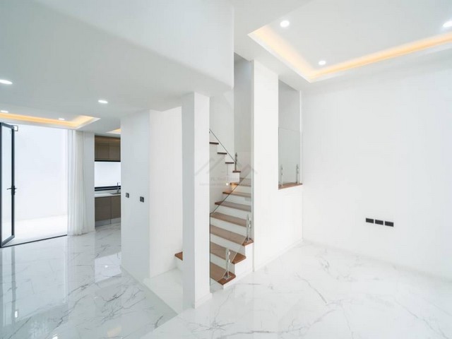 ขาย Townhome 3 ชั้น 250 ตร.ม. ซอยสุขุมวิท 15 ติดโรงเรียนนานาชาติ NIST และ 5 นาที ถึง BTS อโศก