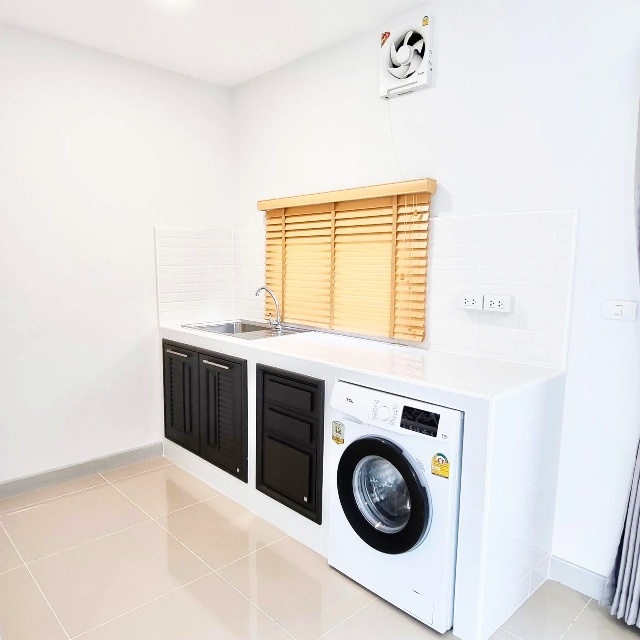 แกรนด์พลี 149ตร.ม.พหลฯ-วิภาวดี  ฟิวเจอร์พาร์ค รังสิต 1.6กม. ทาวน์เฮาส์ 2 ชั้น 3นอน 9ตร.วา.ม.กรุงเทพ รังสิต 4กม. จัดเต็มเฟอร์ 4 แอร์