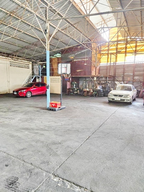 เจริญกรุง 25-35 ตลาดน้อย ท่าเรือข้ามฟากสี่พระยา MRTหัวลำโพง360ม. ให้เช่าโกดัง ย่านกลางเมือง สัมพันธวงศ์ 196 ตรว. 782 ตรม. 4นอน แอร์ 1ตัว