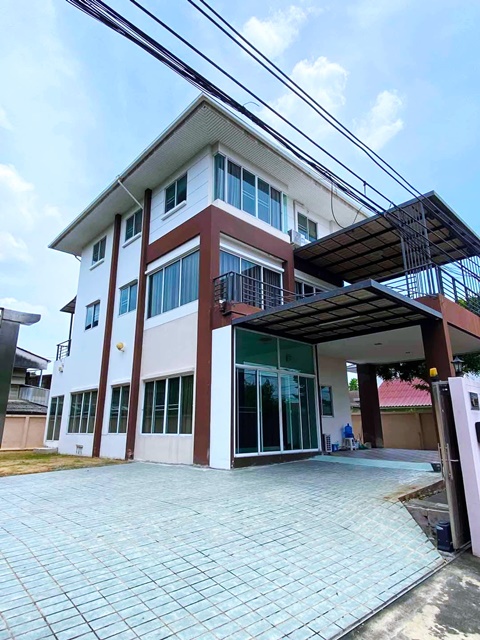 ให้เช่าคฤหาสน์ เดี่ยว 5นอน 3 ชั้น 102ตร.ว. พหล ประเสริฐมนูกิจ 1-11 จอดรถ 6คัน  ม.เกษตร ลาดปลาเค้า  402ตร.ม. สุกี้ตี๋น้อย เกษตร-นวมินทร์