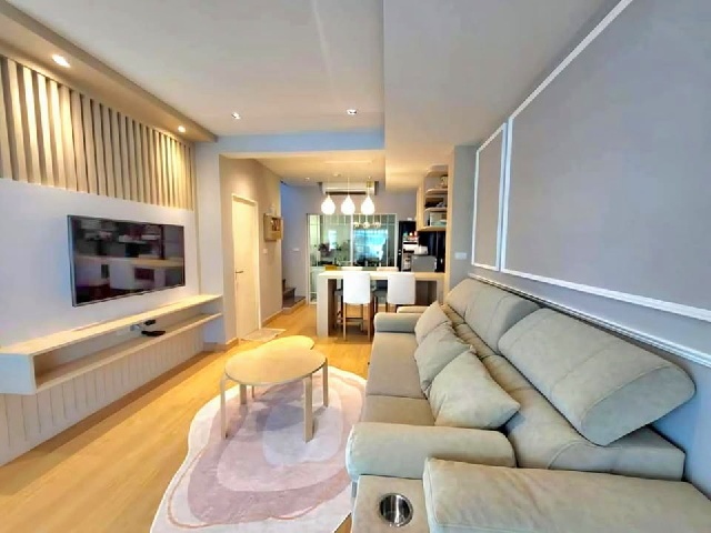 เมกา บางนา 1.9 กม. พร้อมเฟอร์ อินดี้ 2 บางนา กม.7 MRT ศรีลาซาล 2.5 กม.ให้เช่าทาวน์เฮาส์ 2ชั้น 18ตร.วา.144ตร.ม.  เครื่องใช้ไฟฟ้า 2 นอน 3 น้ำ