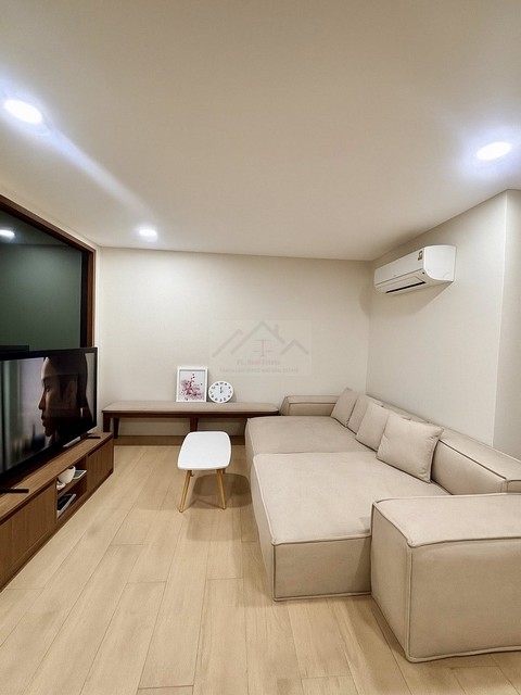 ให้เช่าทาวน์เฮ้าส์ 2 ชั้น หมู่บ้านอยู่เจริญ29 ซอยรัชดา 18 รีโนเวทสไตล์ Modern Chinese ย่านห้วยขวาง ใกล้ MRT ห้วยขวาง