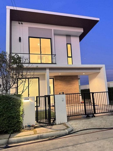 ให้เช่าบ้านแฝด 2 ชั้น 48ตรว.ถนน สุขาภิบาล2 ใกล้เมกาบางนา