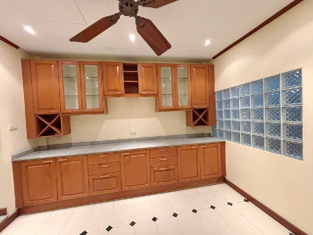 ขาย-ให้เช่าทาวน์​โฮม 4 ชั้น MRTลาดพร้าว71 200ม. เลียบด่วนเอกมัย  480 ตร.ม.30 ตร.วา เซ็นทรัล อีสต์วิลล์ 1.9 กม.