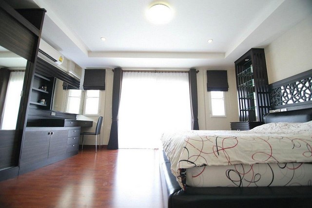 ให้เช่าทาวน์โฮม 3 ชั้น 192 ตรม. ศุภาลัย พาร์ควิลล์ รามอินทรา 23 เขตบางเขน เฟอร์นิเจอร์ Built in