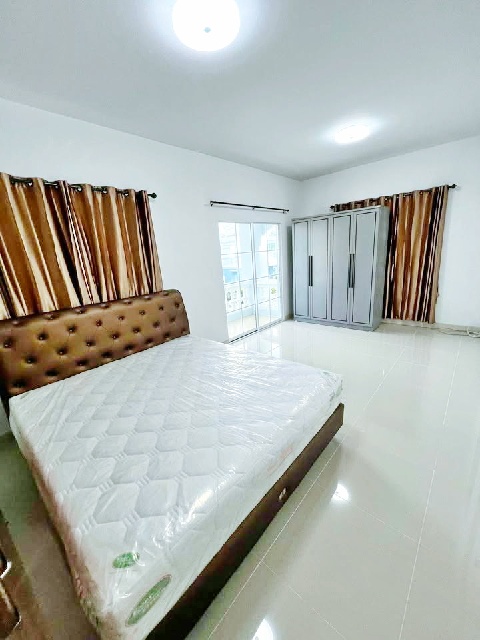 APL สุวรรณภูมิ5กม. ถ.วัดศรีวารีน้อย บ้าน 2 ชั้น ใหม่ หลังมุม 57ตร.วา.237 ตร.ม.ม.หัวเฉียวเฉลิมพระเกียรติ  4.1 กม.3นอน 2 น้ำ