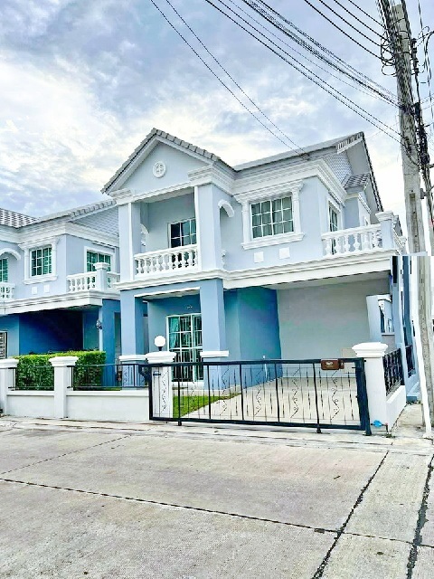 ถ.วัดศรีวารีน้อย APL สุวรรณภูมิ5กม. ม.หัวเฉียว4กม. 3นอน บ้าน 2ชั้น ใหม่ หลังมุม 56 ตร.วา.230 ตร.ม.2 น้ำ  