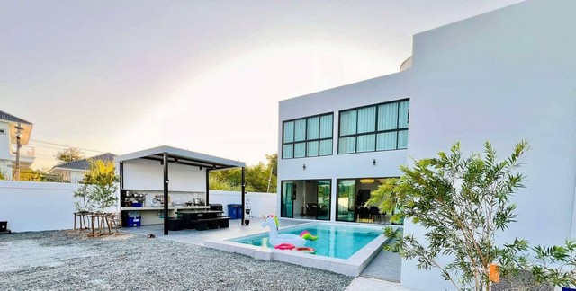 ขายพูลวิลล่าขายพร้อมผู้เช่าสัญญา 3 ปีใกล้เทศบาลนาจอมเทียน อำเภอสัตหีบ  จังหวัดชลบุรี