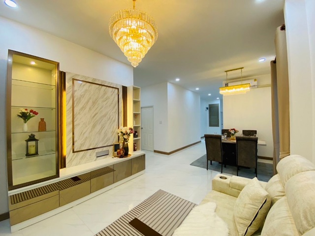 ประเวศ 62ตรว.ลาดนัมเบอร์วัน ตลาดทุ่งเศรษฐี  800 ม.242ตรม รามคำแหง 2 300 ม. บ้านขนาดใหญ่ นอกหมู่บ้าน ให้เช่า BTSบางนา 3.5 กม. 