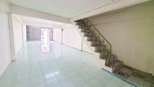 พัฒนาการ8-19  MRT รามคำแหง 12 1.6 กม.เช่าทาวน์เฮาส์ 3.5 ชั้น 20 ตร.วา.260 ตร.ม.ม.เกษมบัณฑิต  2.3 กม.3 นอน 2 น้ำ เดอะมอลล์ รามคำแหง 1.6 กม.