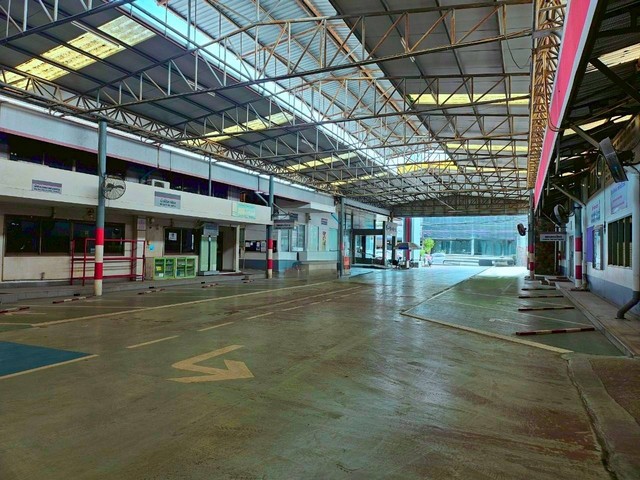 ขายโชว์รูมรถยนต์ติดถนนสุขุมวิท  รวม3 แห่งในจังหวัดชลบุรี บางแสน  พัทยา  ชลบุรี แหล่งธุรกิจการค้าในโซนชลบุรี