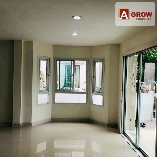 หมู่บ้านสิรีนเฮ้าส์ บางนา บ้านรีโนเวทใหม่ทั้งหลัง พร้อมเข้าอยู่