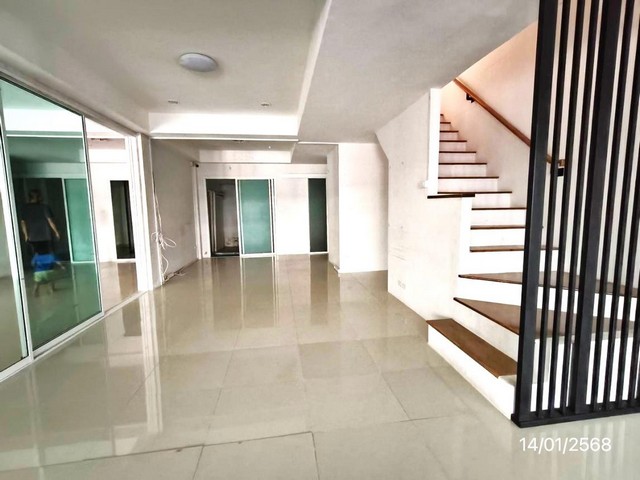 ขายทาวน์เฮ้าส์ 3 ชั้น 2 คูหาหมู่บ้าน ดิ ไอบอกซ์ เกษตร-นวมินทร์ ถ.ประเสริฐมนูกิจ บึงกุ่ม กทม