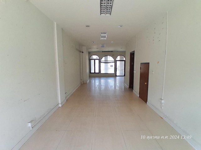 ขายอาคารพาณิชย์ 3 ชั้นโครงการ เวนิส ดิ ไอริส วัชรพล เขตบางเขน กทม