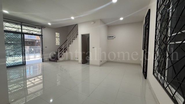 ทาวน์เฮ้าส์ ปรีชา ราม 3 ราษฏร์พัฒนา - เคหะร่มเกล้า ราคาถูกที่สุด