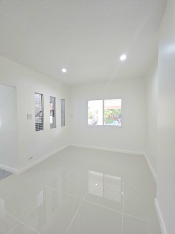 ลลิลกรีนวิลล์ รามอินทรา วัชรพล ถนนสุขาภิบาล 5  บ้านเดี่ยวสองชั้นหลังใหญ่