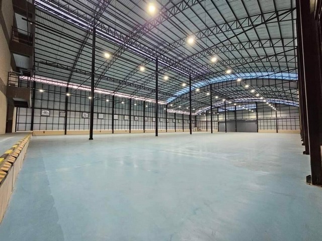 ให้เช่าโรงงาน 8,440 ตรม. มีอาคารสำนักงาน คลังสินค้า ในนิคมอุตสาหกรรมแหลมฉบัง เขต Freezone 1