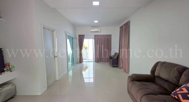 ทาวน์โฮม เดอะ คอนเนค บางนา - สุวรรณภูมิ หลังมุม หน้าสวนสโมสร