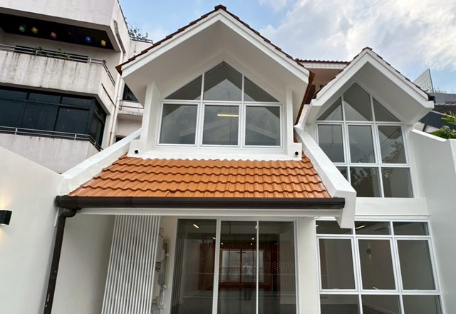 HR2570 Modern 4-Storey House for Rent  Sukhumvit 49 Just 500 meters from BTS Thonglor