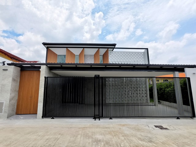 บ้านเดี่ยวสร้างใหม่ พร้อมสวนส่วนตัว บนพื้นที่ 92 ตร.วา หมู่บ้าน พฤกษชาติ รามคำแหง 118