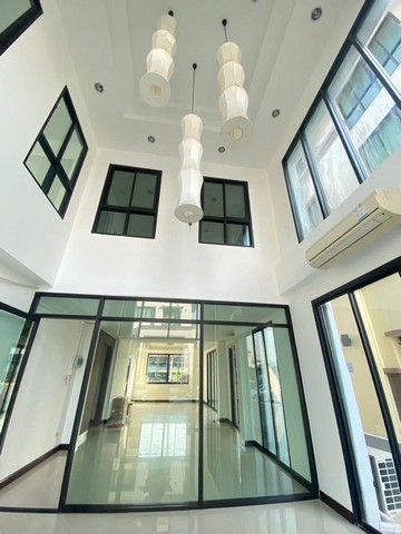 **Home Office550 sq.m.หมู่บ้านรีเจ้นท์รัชดา ซ.สหการประมูล สถานฑูลลาว เหม่งจ๋ายจอดรถ 8 คัน ****