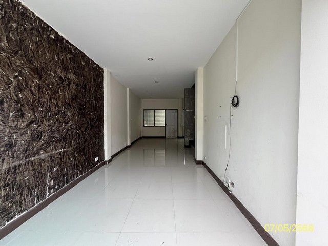 ขายทาวน์เฮ้าส์ 2 ชั้นหมู่บ้าน เพ็ญศิริ 4 ถ.เลียบวารี โคกแฝด หนองจอก กทม