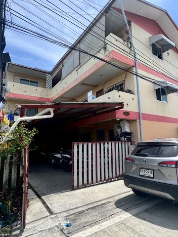 ขาย กิจการห้องเช่า 3 ชั้น พร้อมผู้เช่าเต็มทุกห้อง–ทำเลดี ใจกลางบางพลีใหญ่ เพียง 8.29 ล้านบาท รับรายได้ทันที พร้อมโอน คุ้มค่าทุกตารางเมตร