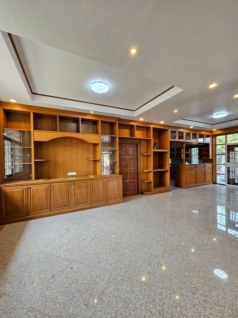 ขายบ้านเดี่ยว 3 ชั้น 111 ตรว. ซ.ลาดพร้าว 93 เหมาะพักอาศัย หรือทำออฟฟิศ ใกล้ MRT มหาดไทย