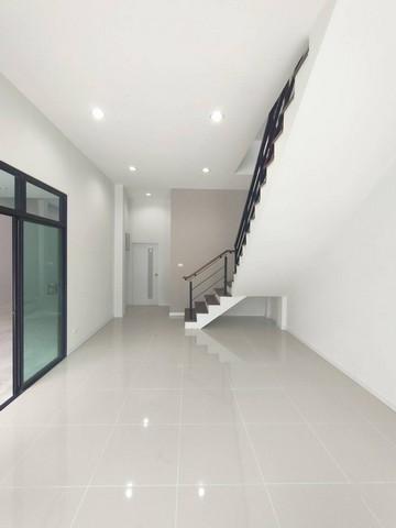 ให้เช่าโกดัง และออฟฟิศ 450 ตรม. หลังมุม ซอยกัตนา ย่านบางใหญ่ นนทบุรี ( สร้างใหม่ )